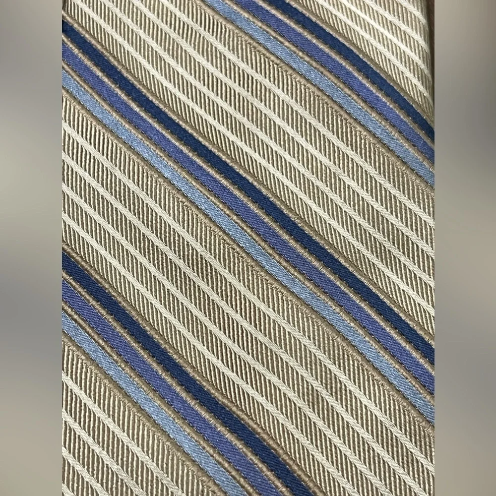 🔥👔FACONNABLE 100% silk tie. Tan with cream and blue stripes. Mint condition‼️